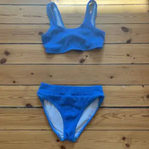 Säljer min blåa bikini för att den är för liten. Perfekt för sommaren! 💕💅💐🌺🌷