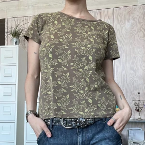 Blommig y2k tshirt  - Fin blommig tshirt