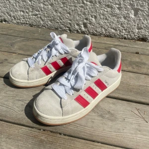 Adidas Campus - Säljer mina adidas campus, endast använda lite under våren. Inga tecken på slitningar.