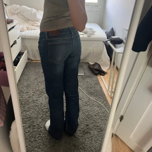 Acne jeans - Lågmidjade acne jeans som är långa på mig som är 175🌸🌸🙌🏻