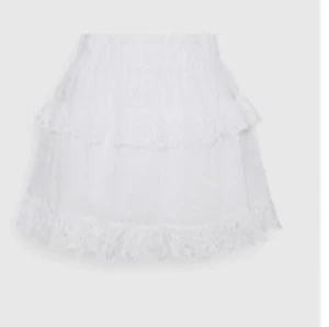 Vit volangkjol - Fin vit volangkjol från pieces i storlek S. Köpt för ungefär 500 kr men säljer för 150 kr