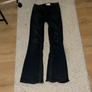 Jeans - Skriv för frågor