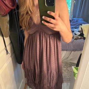 Klänning  - Halterneck klänning som inte kommer till användning. Hade varit asnajs som en topp så om du kan sy gör det🤩🤩