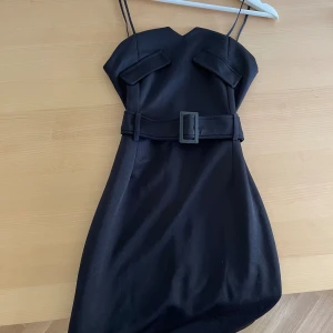 Klänning  - Aldrig använd, storlek M men passar S