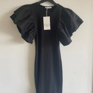 Fin zara klänning - Klänning som inte kommer till användning men är super fin💓