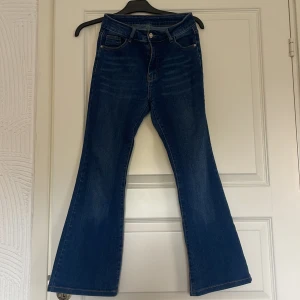 Jeans - Knappt använda jeans från shein med mycket stretch. Petite strl s så lite kortare i modellen 
