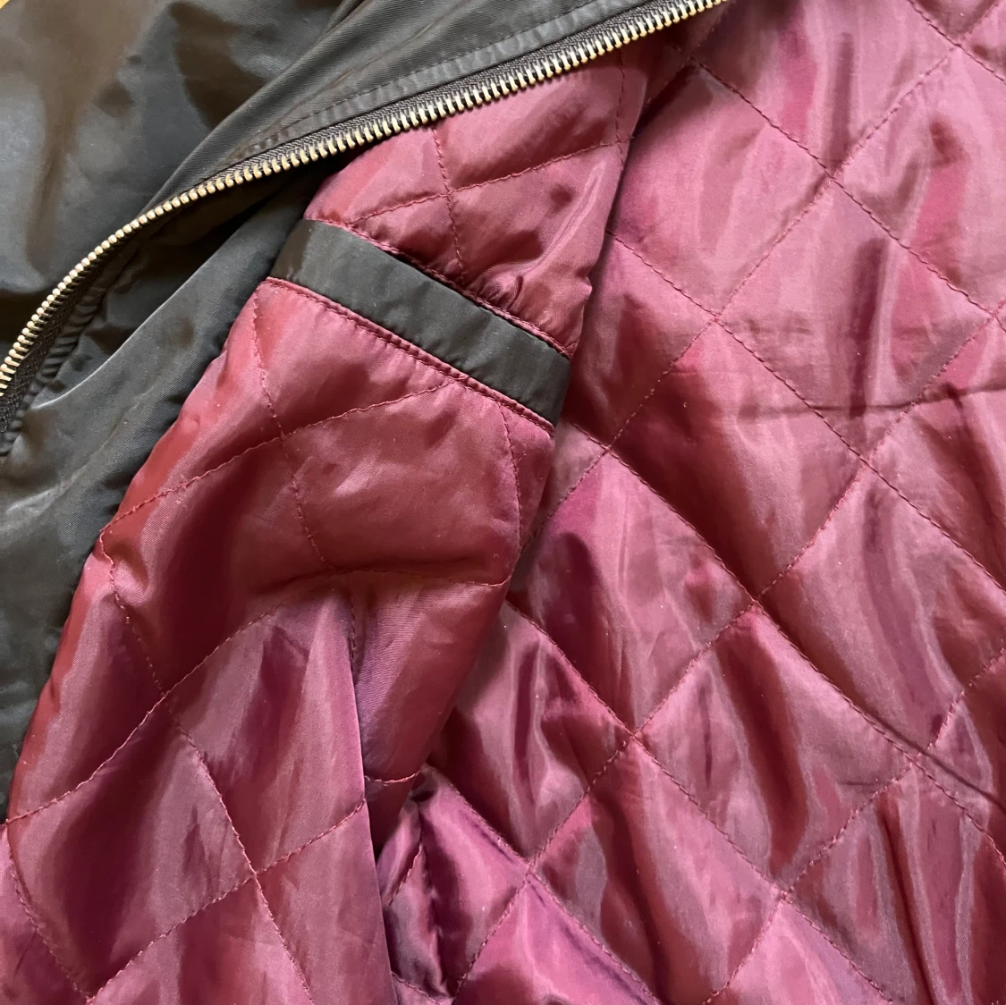 Svart bomberjacka från Junkyard - 91