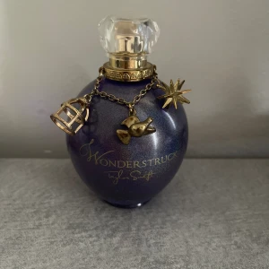 TRYCK EJ KÖP❌❌ - (Intressekoll) Taylor swifts först släppta parfym (finns ej att köpa längre) vet dock inte om den blivit påfylld av en annan parfym!❌bortsett från de så är den äkta