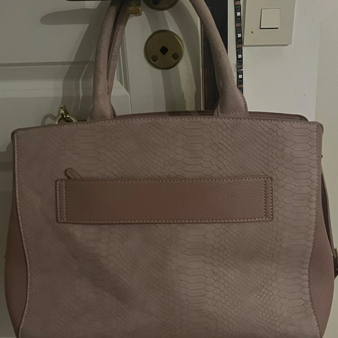 Rosa DonDonna väska med orm-pattern - 91