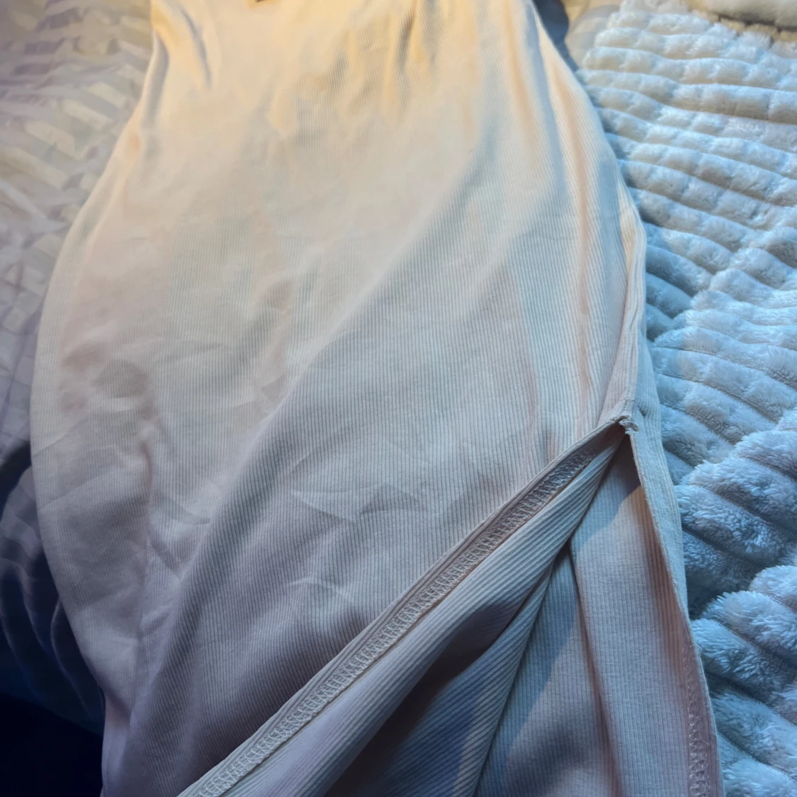 En klänning med öppning  - 91