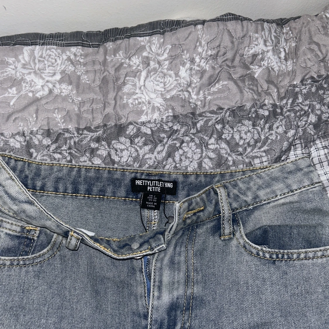 Wide straight petite jeans från pretty little thing ( ettiketten finns kvar på byxan) - 90