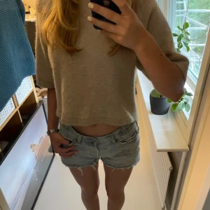 & Other Stories tröja  - Tröja i väldigt bra skick från & other stories. Storlek Xs men passar M 