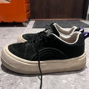 Eytys Sonic - Storlek 44. Sparsamt använda. Med låda 