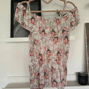 Off shoulder top  - Storlek 158/164 men använde som xs  