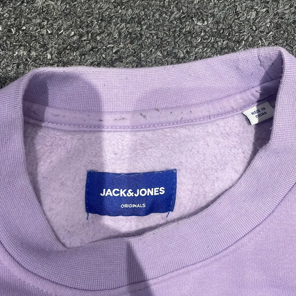 Storlek m\s  Skick 8.5/10 Färg pastell lila  Märke jack and jones  Vid snabb affär löser jag ett bättre pris. Hoodies.