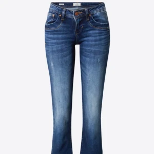 LTB jeans - Säljer mina ltb jeans då de inte kommer till användning något längre, bra skick men välanvända därav priset. nypris 1 100💗storleken är W 30 L 36 och passar perfekt på mig som är 178 men passar även något kortare/ längre!  vid frågor kom privat!💗