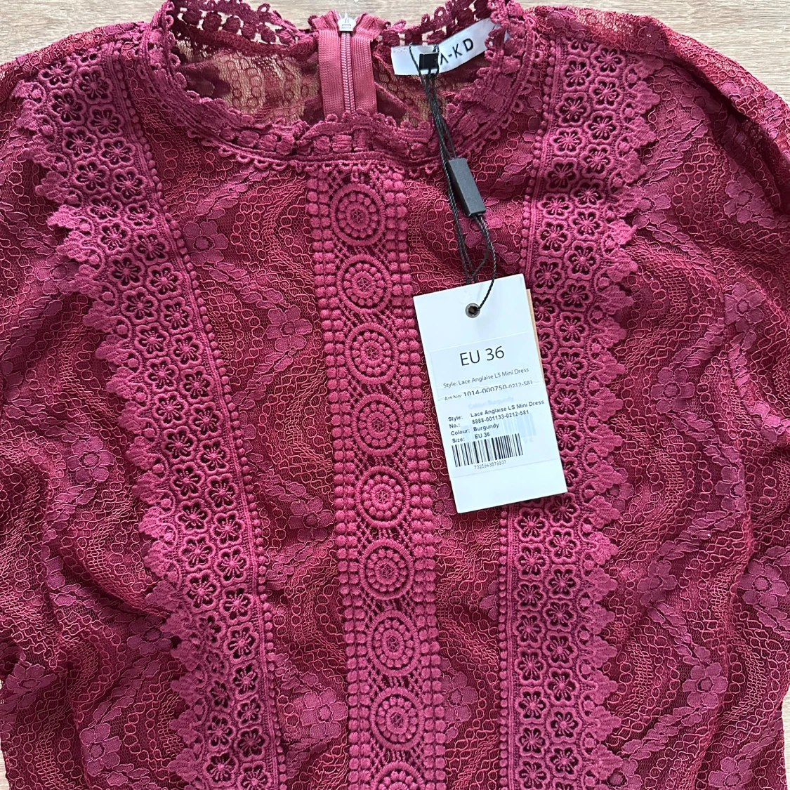 Vinröd klänning NAKD - 90
