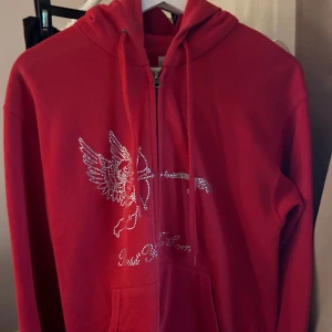 Hoodie - Säljer denna kofta då jag inte använder den mer,Den är i bra skick men man ser att den är använd💕💕