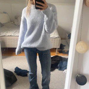 Blå stickad tröja - Blå stickad tröja från zara, säljer för att ja inte använder den! 