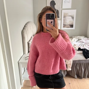 Rosa stickad tröja  - Använd ett fåtal gånger, skriv för fler frågor 💕