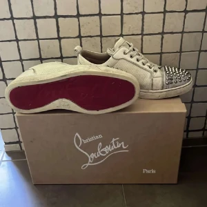 Christian Louboutin  - Bra skick storlek 41 men passar även 42.