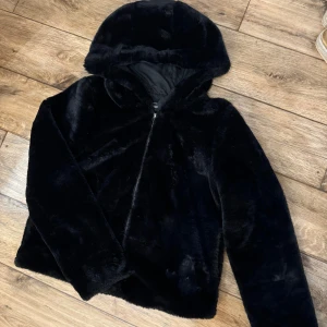 Teddyjacka - Mysig Teddyjacka från only knappt använd inga skavanker 