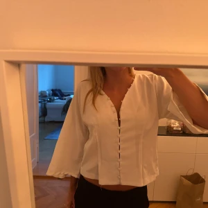 Blis - Säljer denna så snygga blus! Perfekt för middag/utgång mm💞
