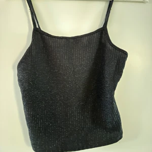 Glittrigt linne - Bra skick! 