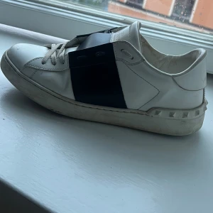 Valentino  - Bra skick sparsamt använda