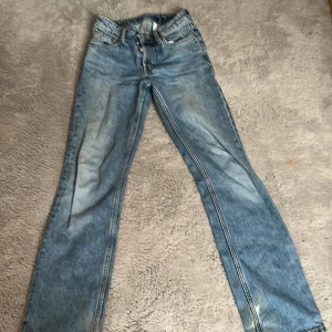 Blå weekday jeans - Skicka 8/10 Blå weekday jeans Storlek 26 