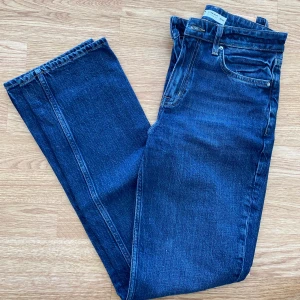 Jeans straight mid waist - Straight mid waist Endast testade  Strl 25/32 Priset går alltid att diskutera ❤️ 