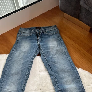 Jeans - Bra skick, längd-34 midja- 25
