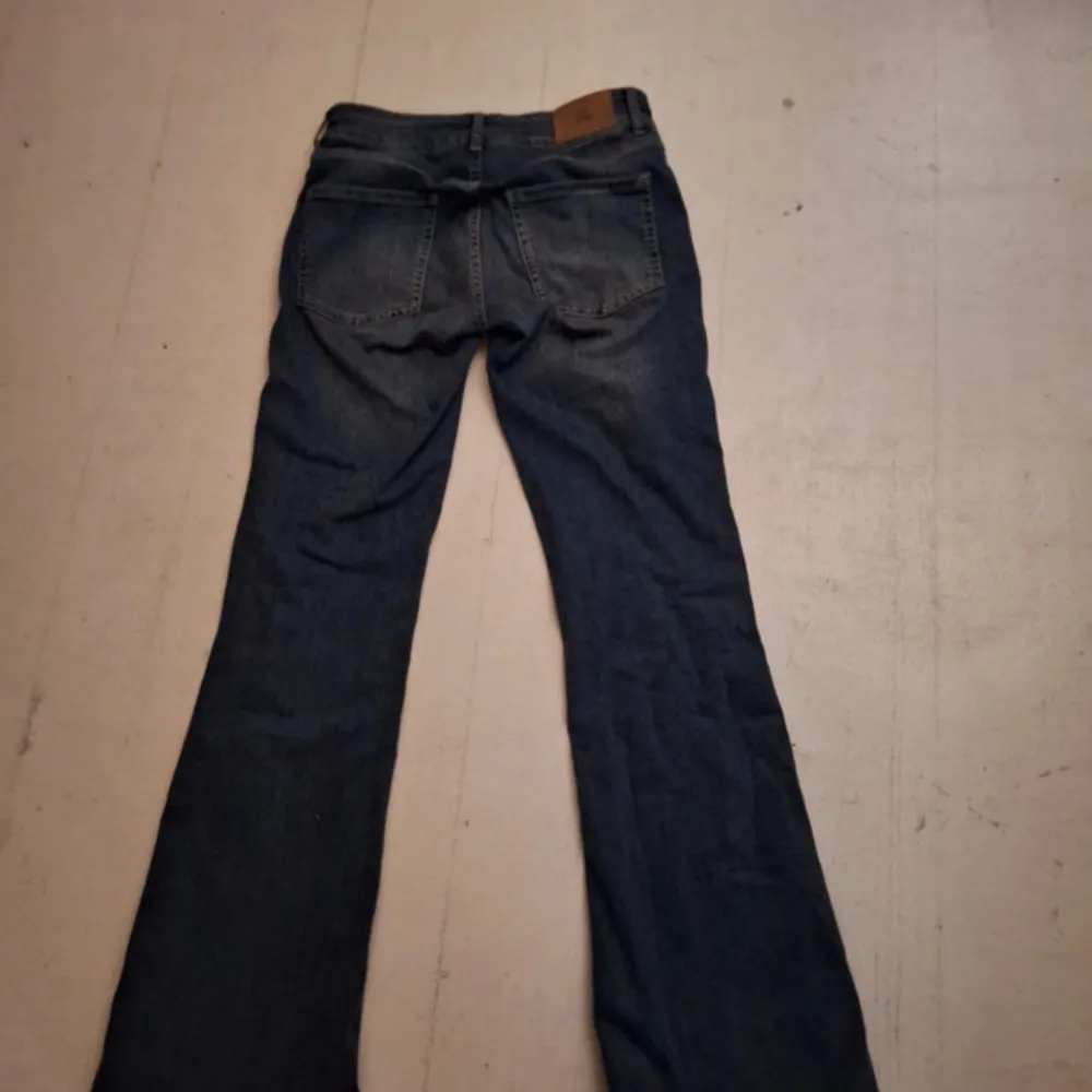 Lågmidjade bootcut jeans från Nelly st s . Jeans & Byxor.