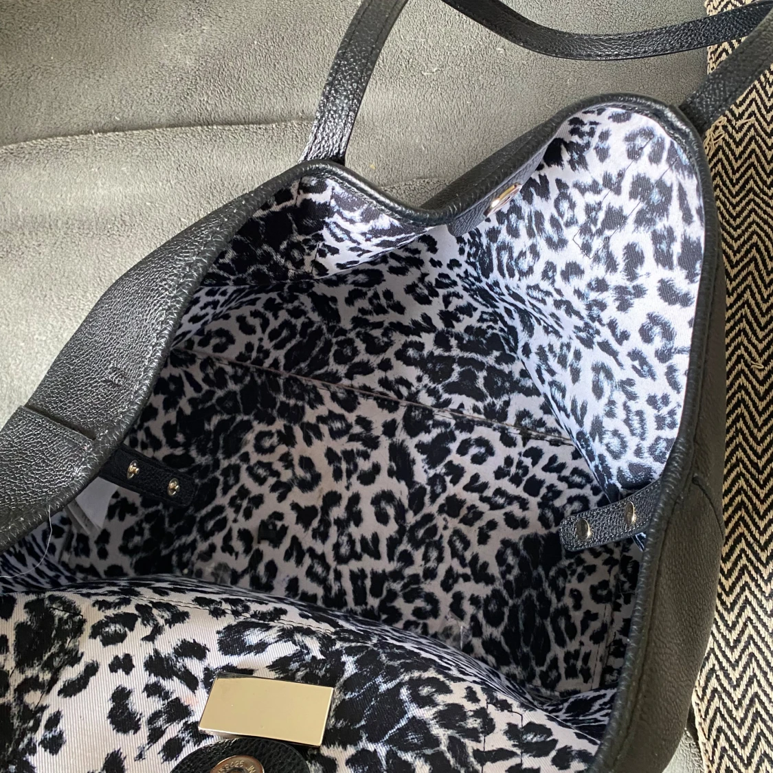 Guess handväska  - 90