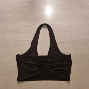 Svart halterneck - Svart halterneck topp, använt men fint skick