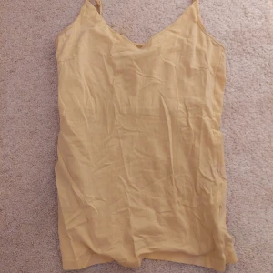 Linne - Gult linne från lager 157, storlek M men passar även S, bra skick
