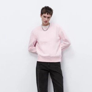 Rosa sweatshirt  - En rosa sweatshirt som aldrig används, den så gott som ny och helt slutsåld från Zara🩷