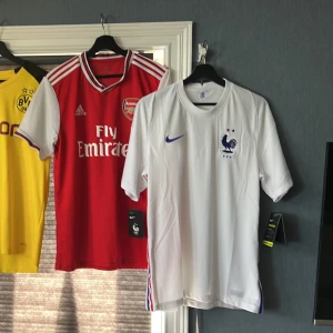 Fotbollströjor - Skicka bud!!