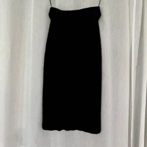 Svart kjol VILA - Svart kjol från VILA i storlek S