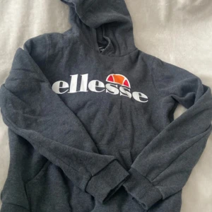 Huvtröja  - Tröja stl.152-158, Braskick 