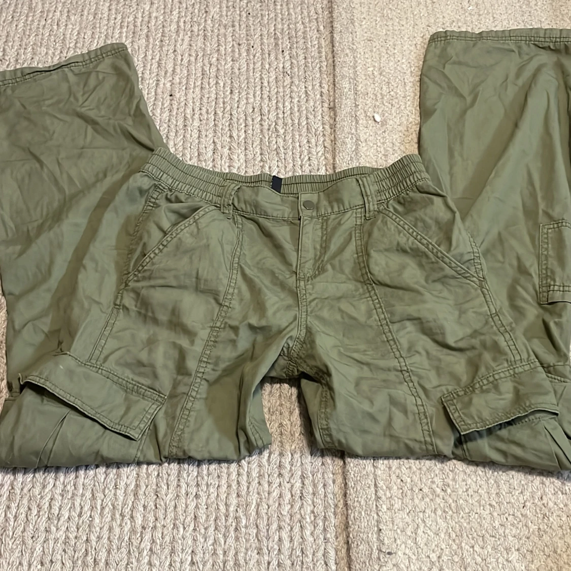 Gröna cargobyxor  - 91