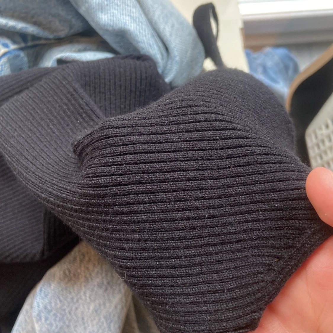 Svart ribbad klänning - 91