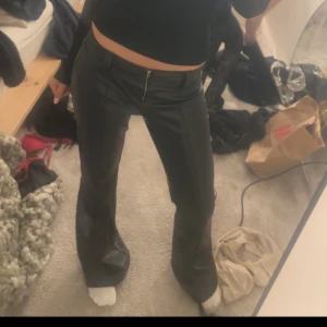 Skinbyxor  - Säljer dessa sjuk snygga och populära skinbyxor då dom inte kommer till användning!