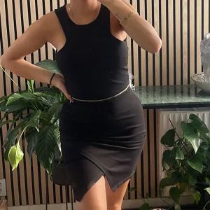 Svart klänning - Svart klänning från Missguided med prislapp kvar. Storlek UK6, EUR 34