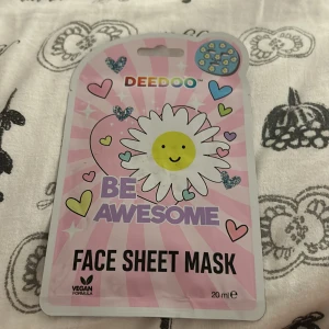 Face mask❤️ - Rolig face mask ser ut som en blomma! Köpte 2 ❤️