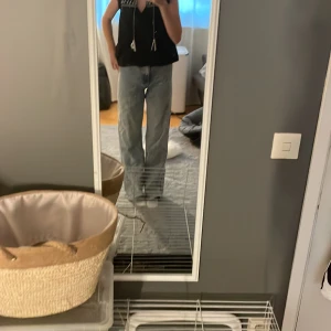 Wide jeans  - fina jeans från monki , bra skick 