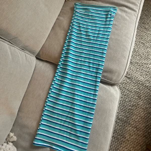 Blå randig klänning  - Jättefin klänning💕 Tyvärr lite för liten för mig 