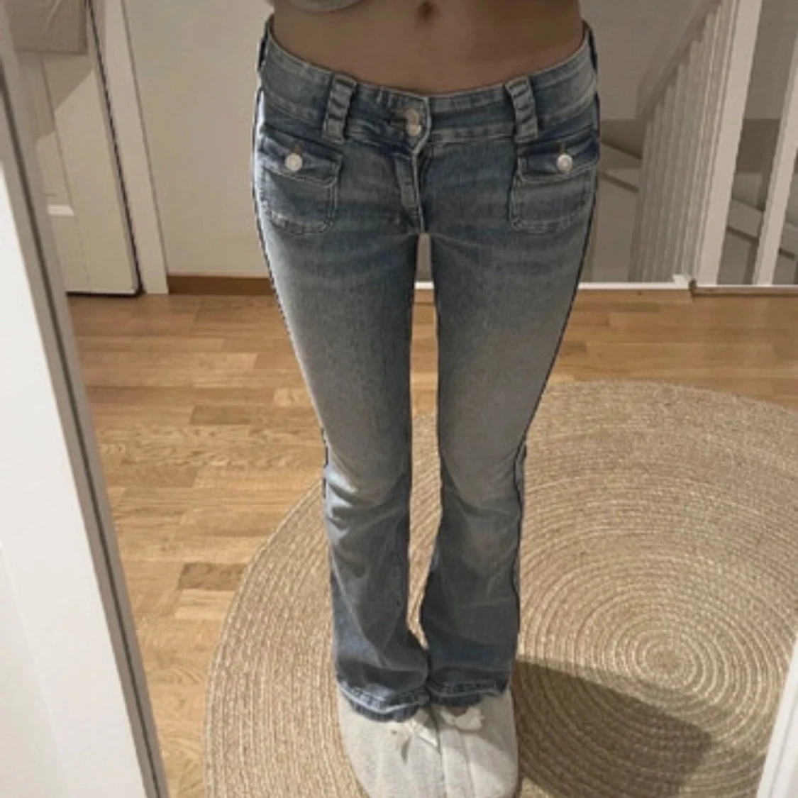 Lågmidjade jeans med detaljer🩵