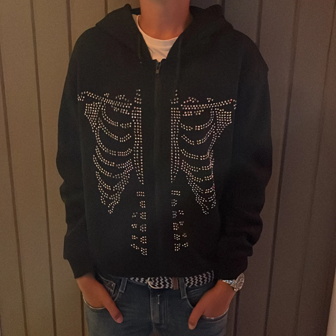 Svart jacka med strassmönster från Shein