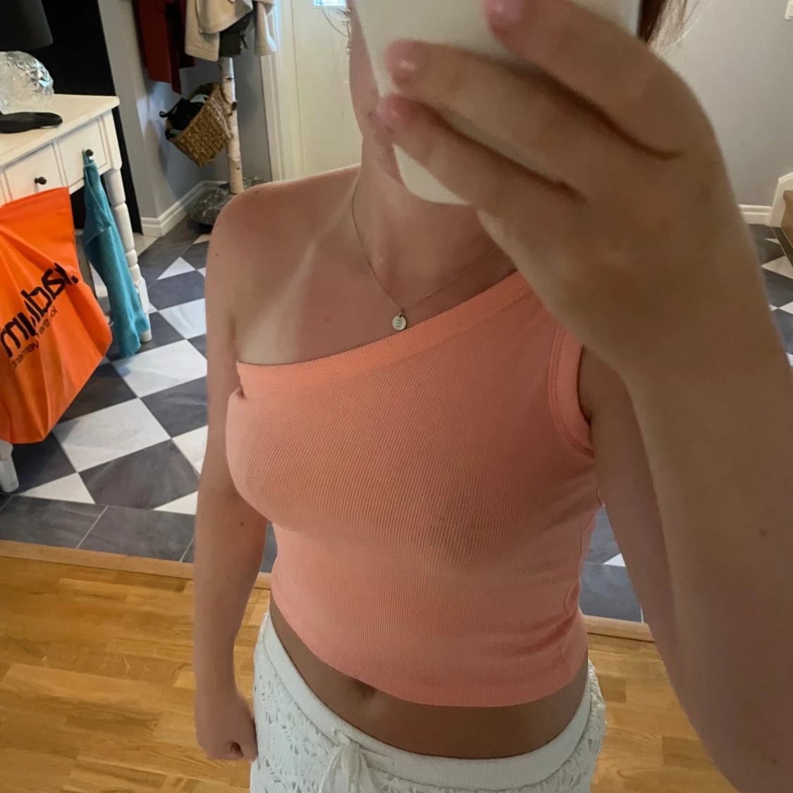 Coral one-shoulder tröja